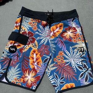 RVCA Hawaiian print board shorts brand new! Size 28